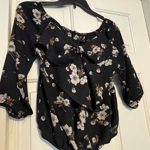 Off the shoulder, Floral cropped blouse, size s